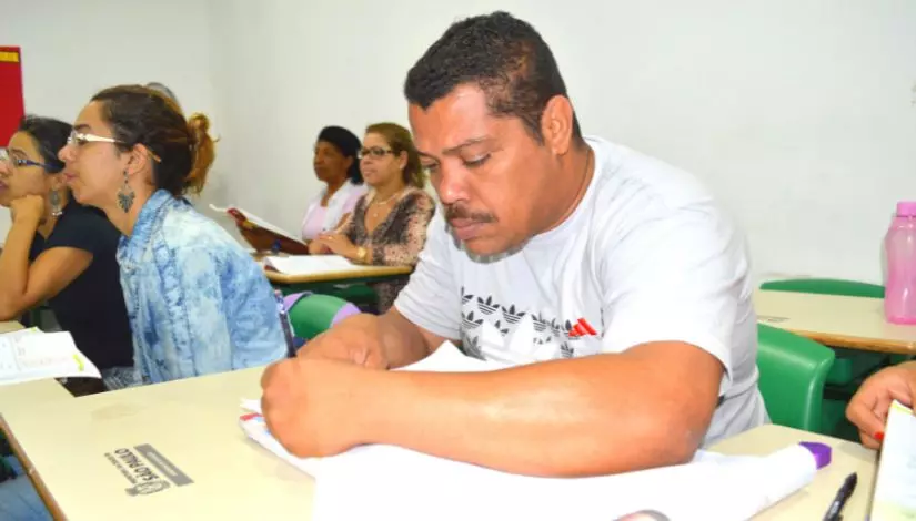 Matrículas para a Educação de Jovens e Adultos (EJA) estão abertas ao longo de todo o ano